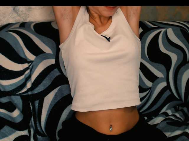 yzza-suave, en directo ahora en BongaCams