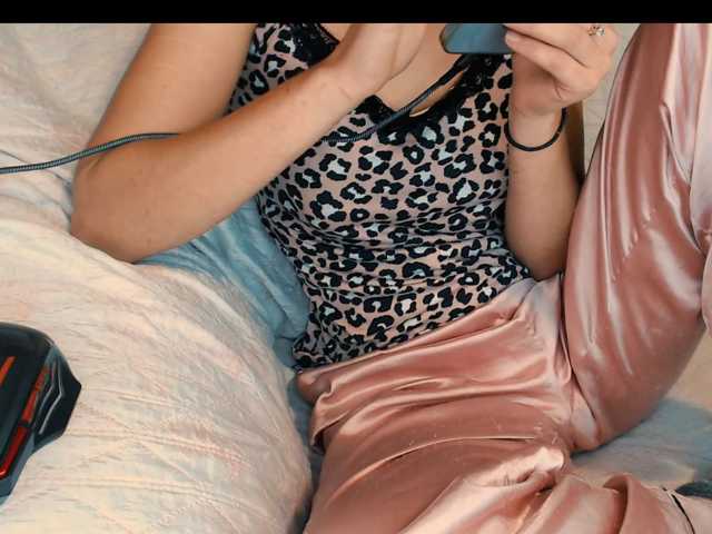 yzza-suave live cam on BongaCams