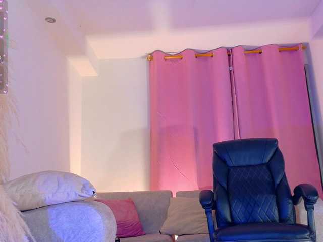KRISTINCHERRY live cam on BongaCams