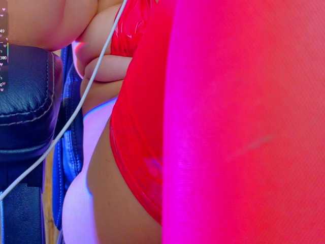 KRISTINCHERRY live cam on BongaCams
