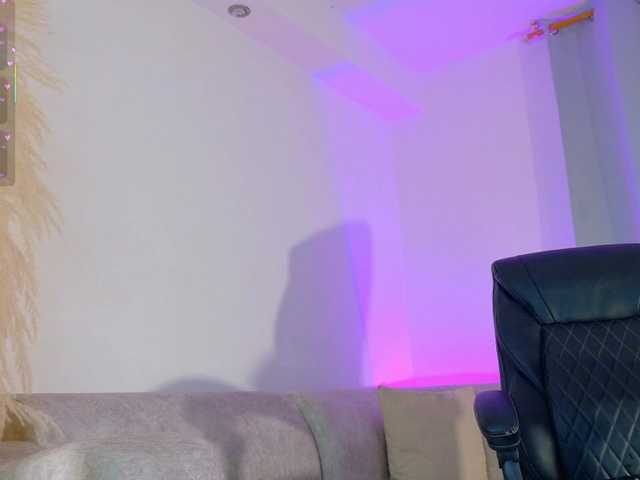 KRISTINCHERRY live cam on BongaCams