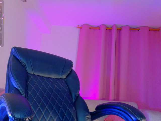 KRISTINCHERRY live cam preview