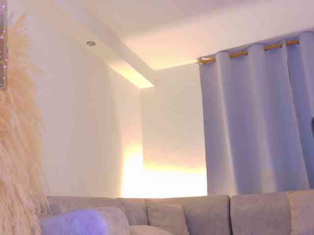 KRISTINCHERRY webcam