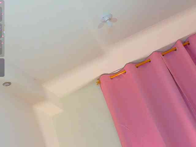 KRISTINCHERRY webcam