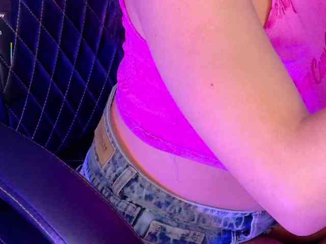 KRISTINCHERRY webcam