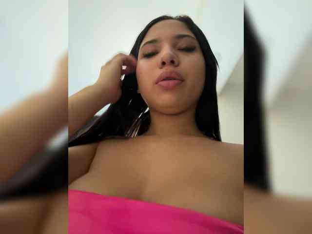 KRISTINCHERRY webcam