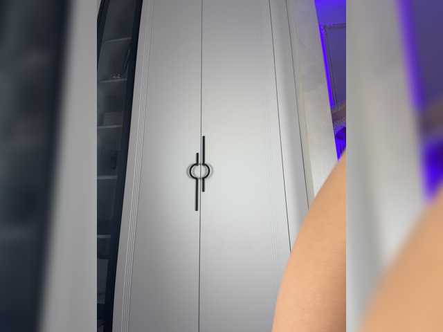 Adel9, en directo ahora en BongaCams