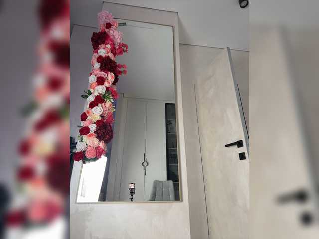 Adel9 live cam