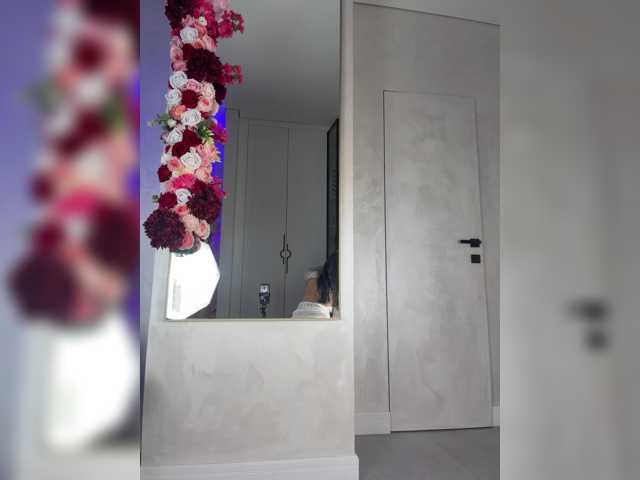 Adel9, en directo ahora en BongaCams