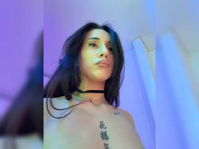 Adel9 live cam