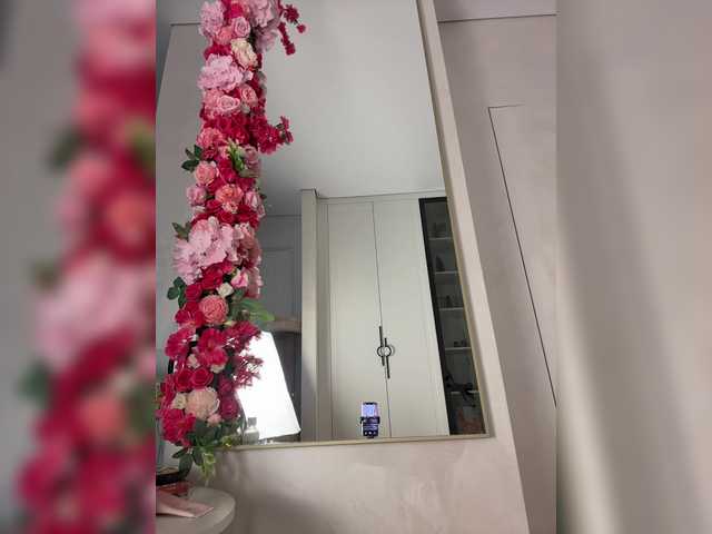 Adel9 live cam and statistics on UnifiedCams