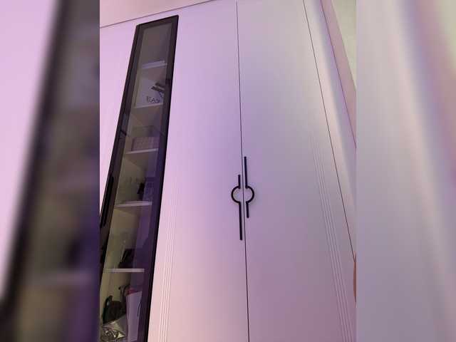 Adel9 live cam