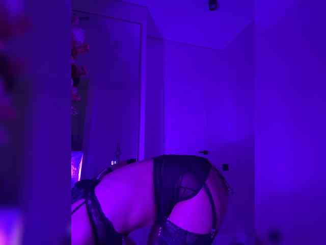Adel9's cam show statistics and live stream