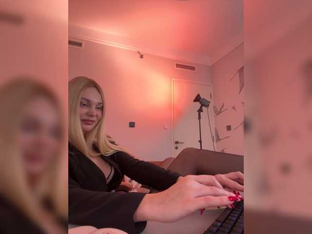 PolinaS, live now on BongaCams