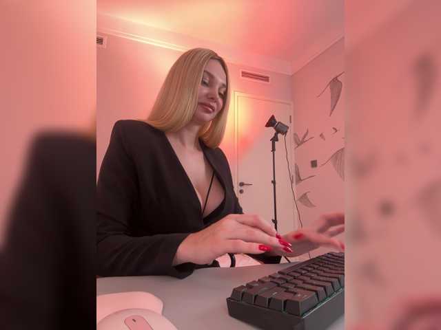 PolinaS, live now on BongaCams