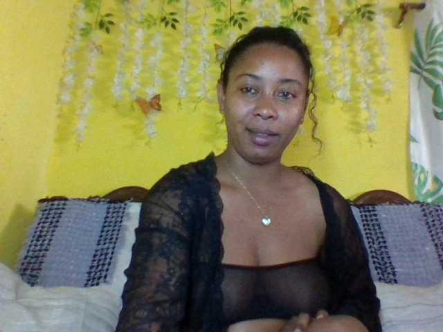FredahSannie live cam on BongaCams