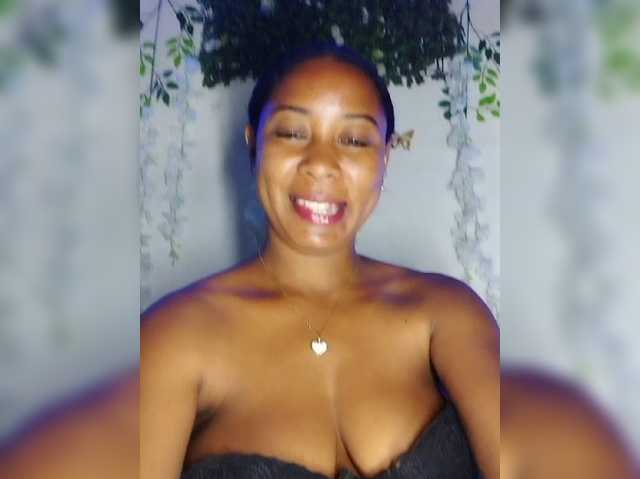FredahSannie live cam on BongaCams