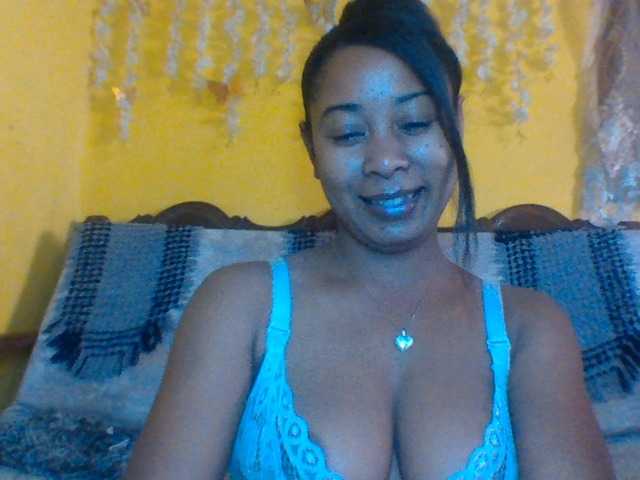 FredahSannie live cam on BongaCams