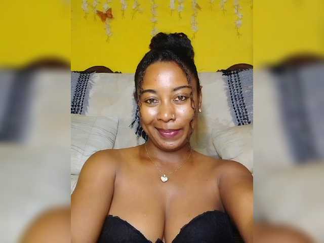 FredahSannie live cam on BongaCams