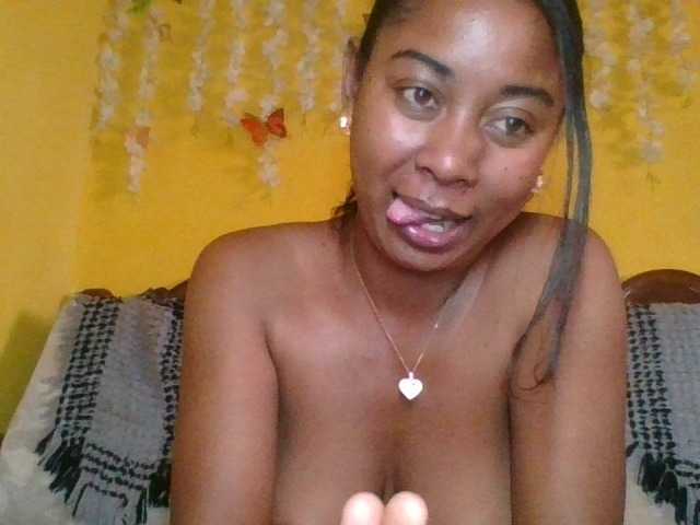 FredahSannie live cam on BongaCams