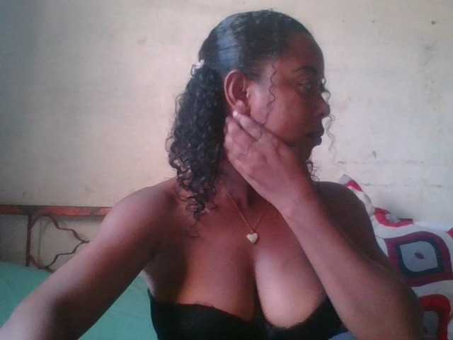 FredahSannie's BongaCams show and profile