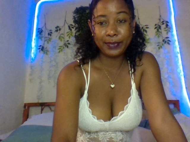 FredahSannie live cam on BongaCams