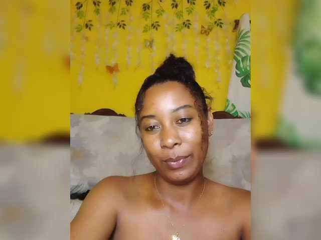 FredahSannie live cam on BongaCams