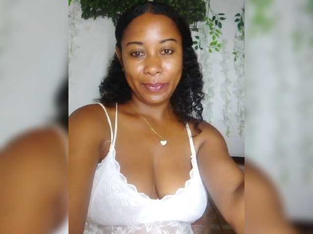FredahSannie live cam on BongaCams