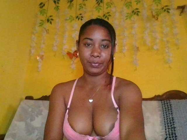 FredahSannie live cam on BongaCams