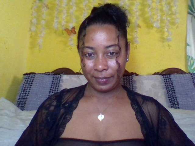 FredahSannie live cam on BongaCams
