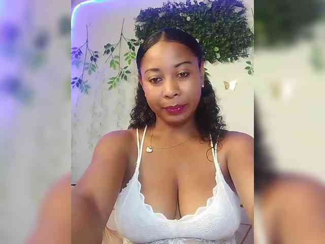Modella: ymalayah