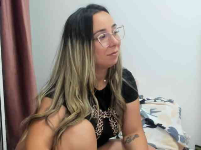 LadyLyanna25 webcam