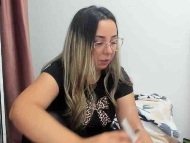 LadyLyanna25 webcam