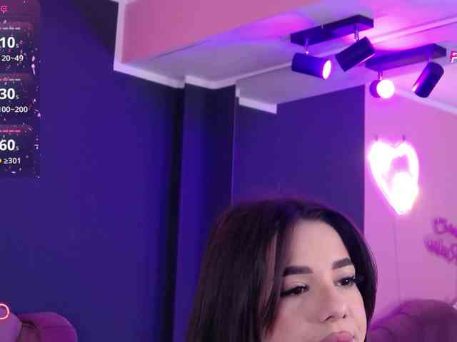 Acest model este live acum. LaraKennt
