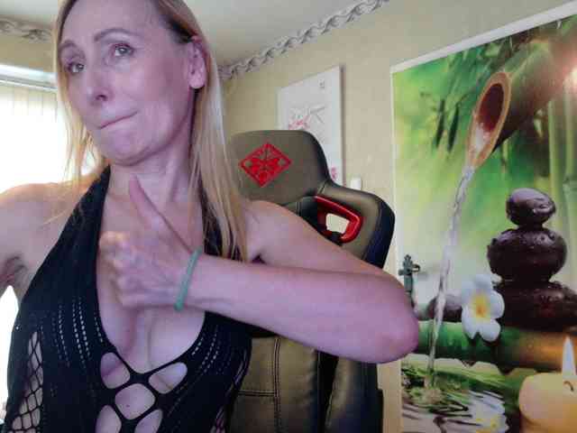 AngelikaMore webcam