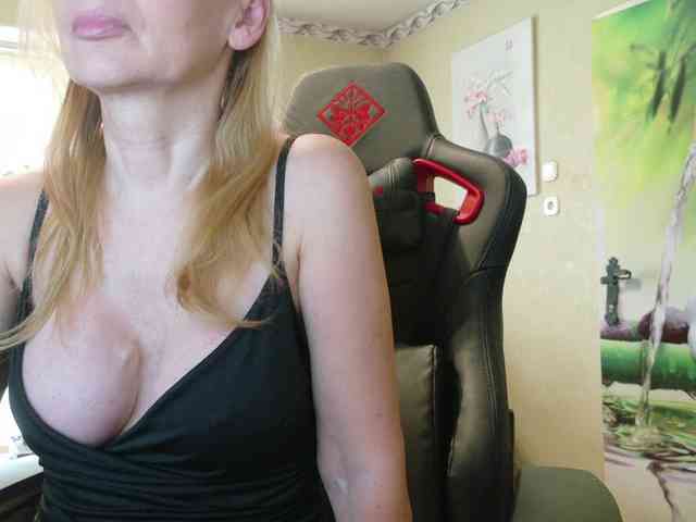 AngelikaMore webcam