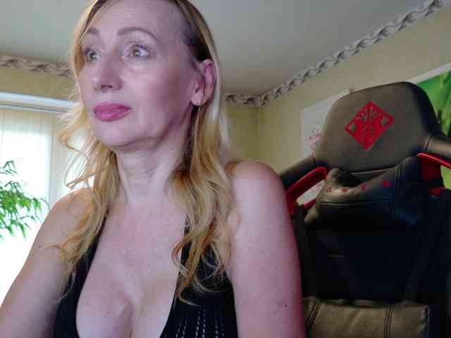 AngelikaMore webcam