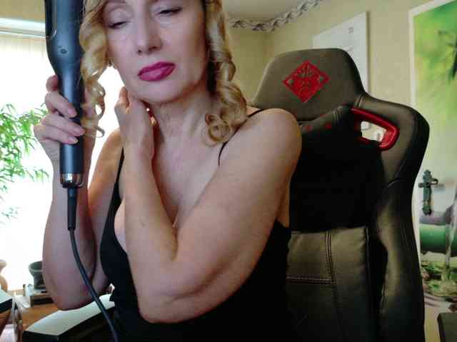 AngelikaMore AngelikaMore