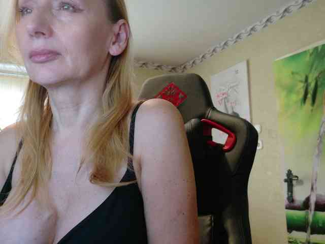 AngelikaMore webcam