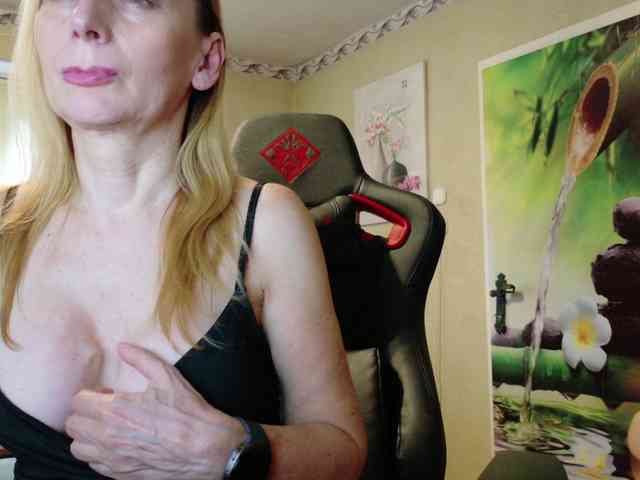 AngelikaMore AngelikaMore