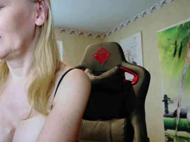 AngelikaMore webcam