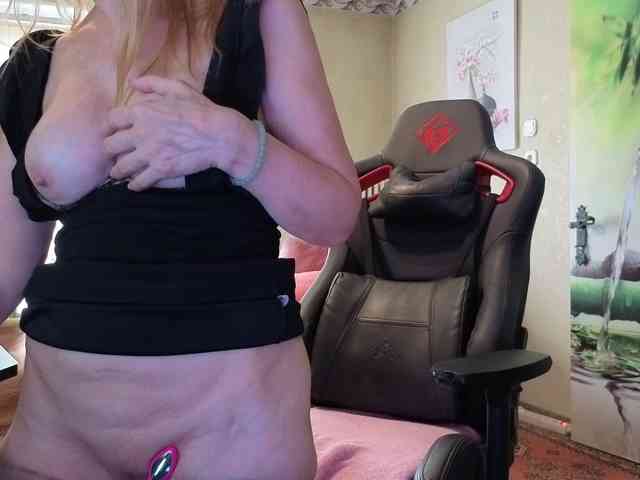 AngelikaMore webcam
