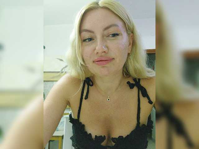 AlenaFeya live cam on BongaCams