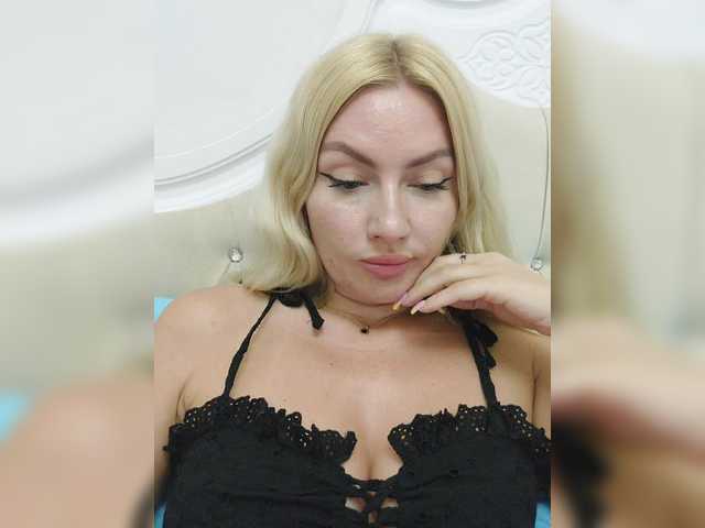 AlenaFeya live cam on BongaCams