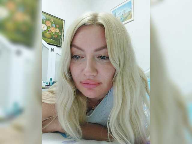 AlenaFeya live cam on BongaCams