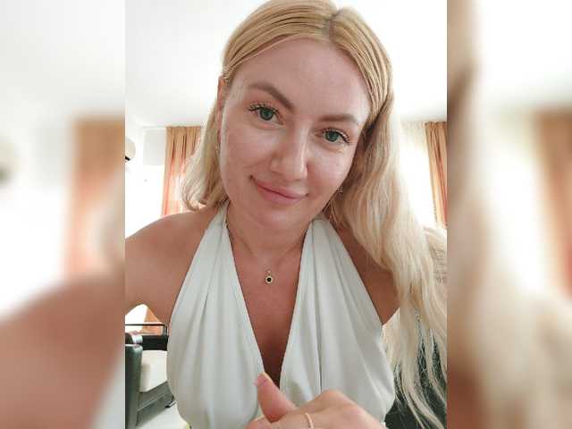 AlenaFeya live cam on BongaCams