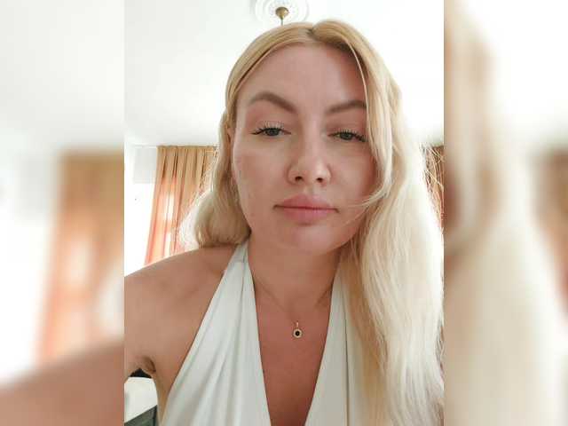 AlenaFeya live cam on BongaCams