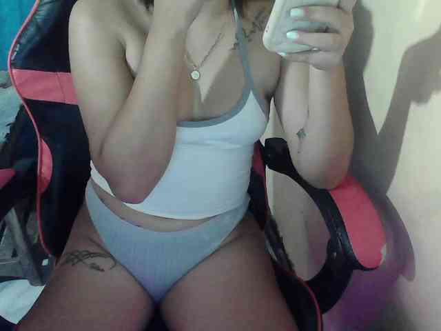 HotSexyMoM webcam