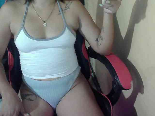 HotSexyMoM webcam