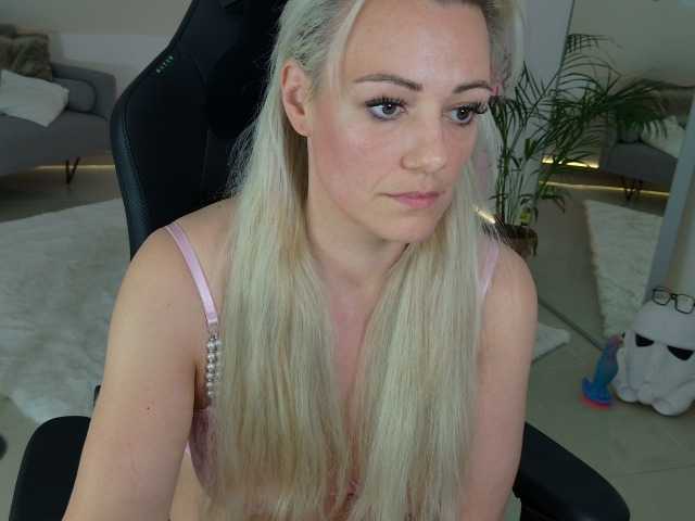 Kiwi-ink live cam on BongaCams